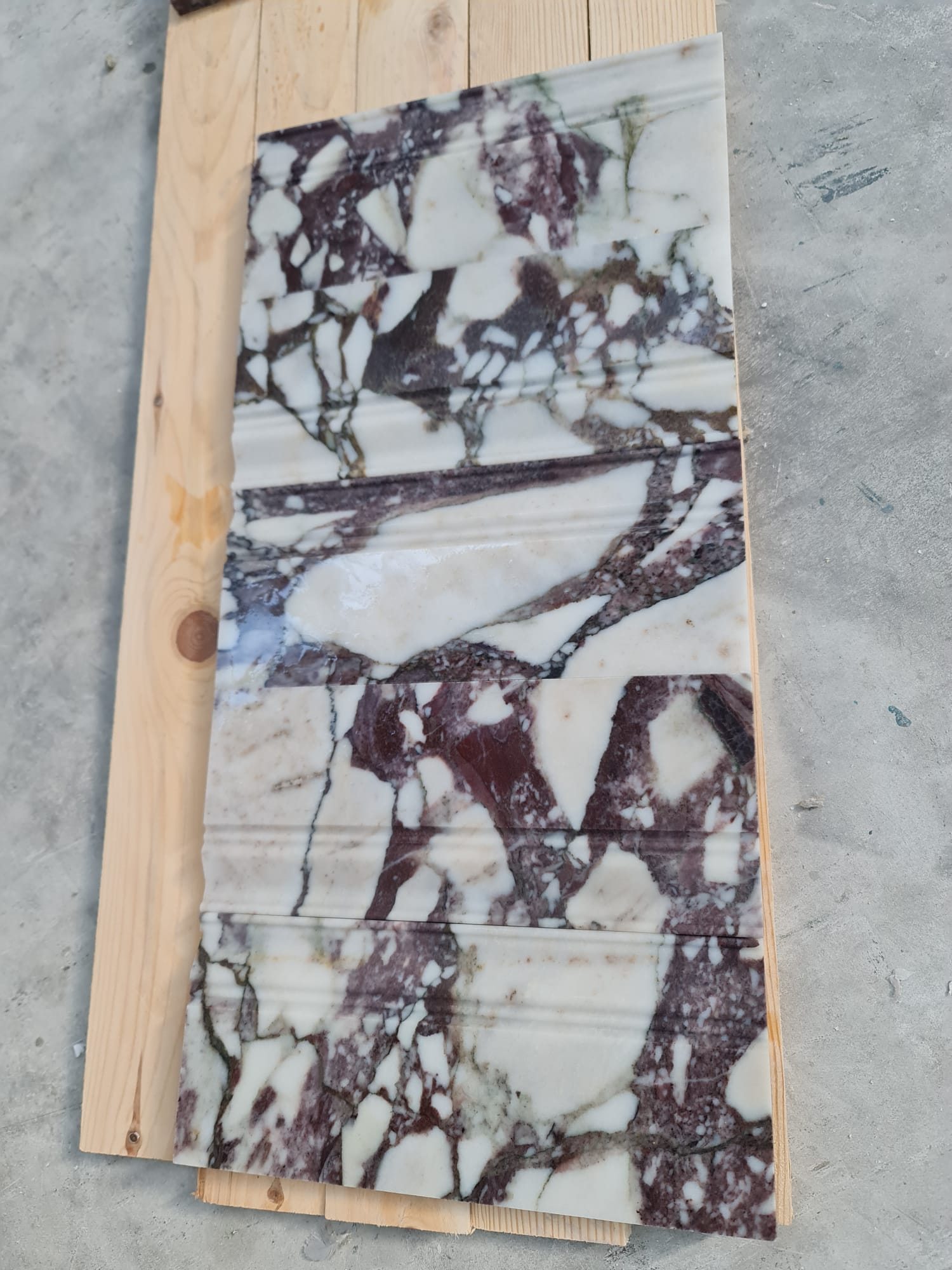 Mouldings · Calacatta Viola Extra Base · Honed natural stone moulding — detail photo 4