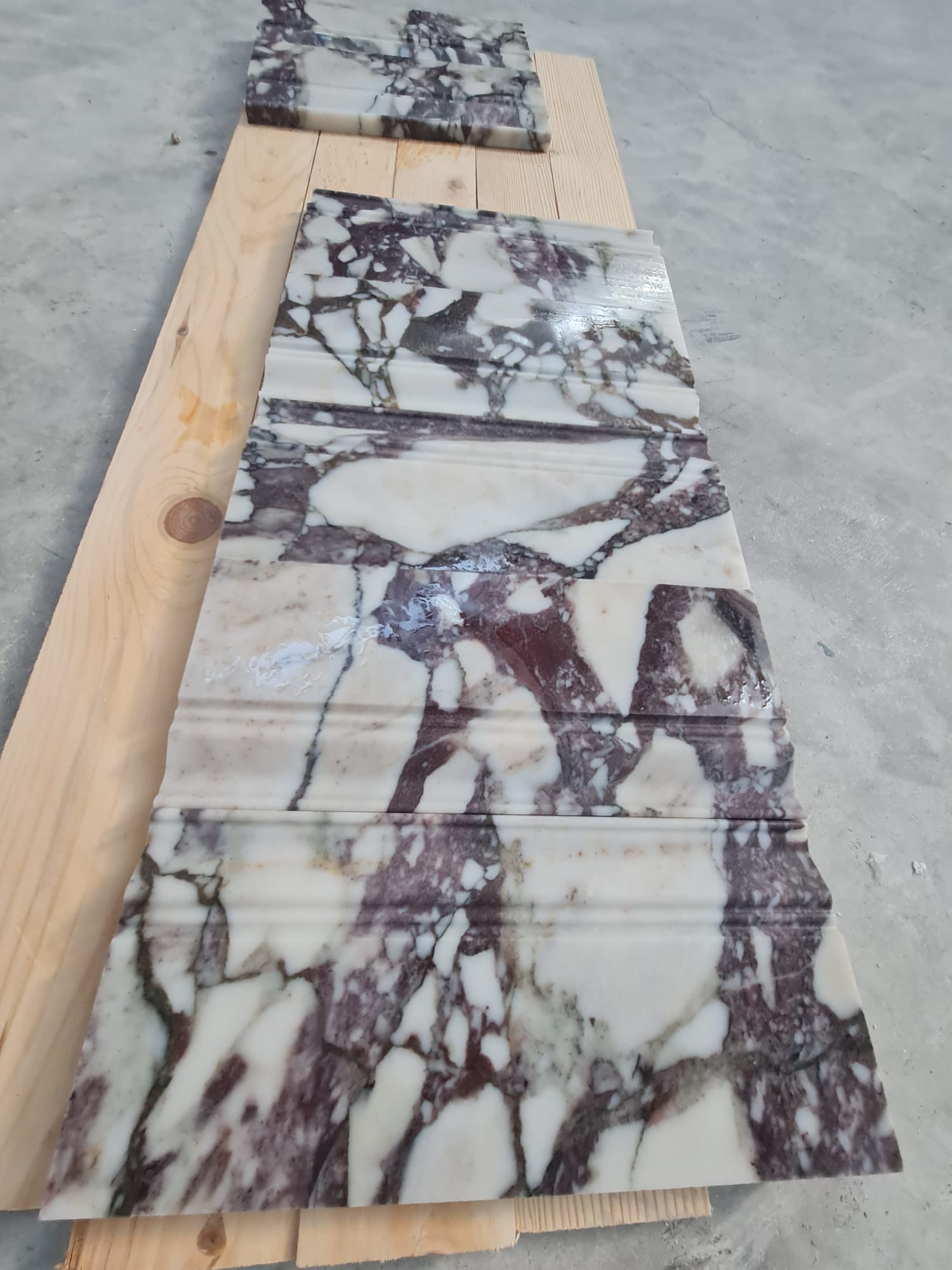Mouldings · Calacatta Viola Extra Base · Honed natural stone moulding — detail photo 5