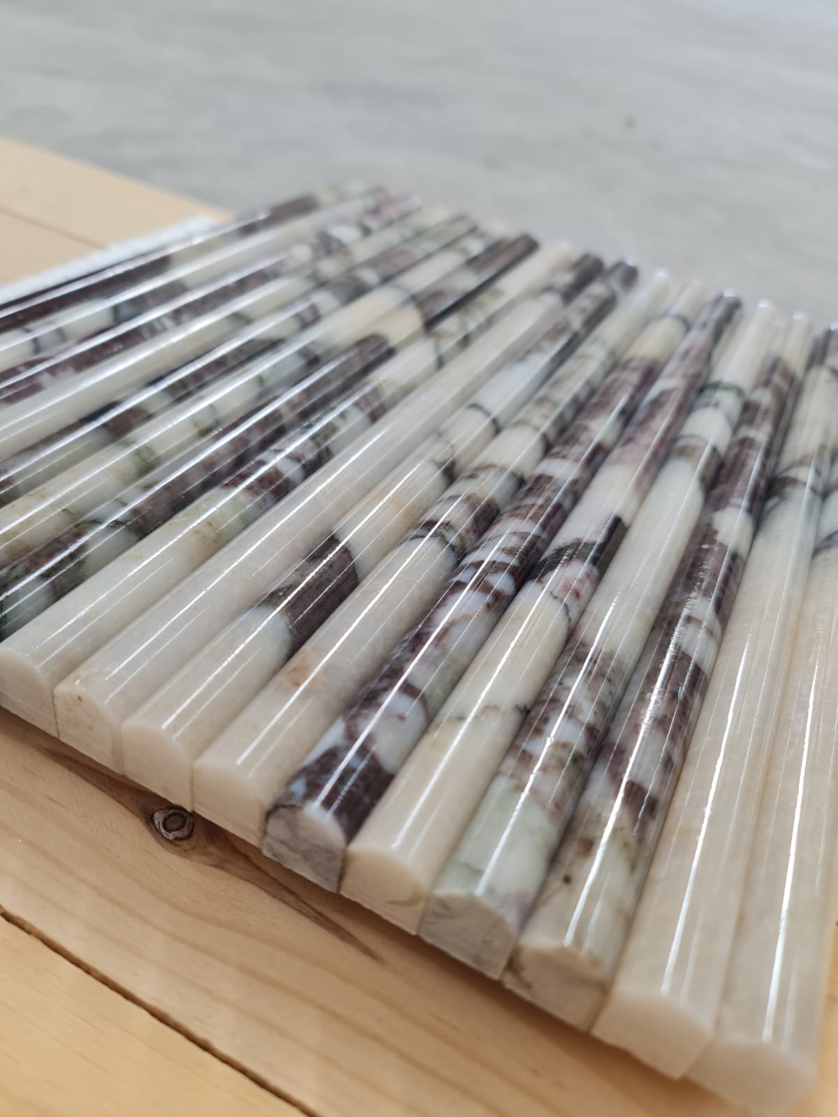 Mouldings · Calacatta Viola Extra Pencil · Polished natural stone moulding — detail photo 3