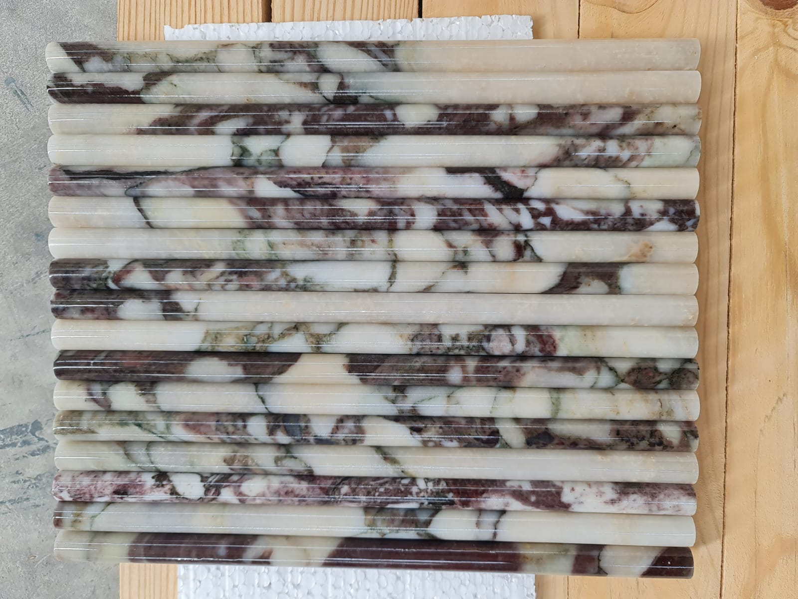 Mouldings · Calacatta Viola Extra Pencil · Polished natural stone moulding — detail photo 4