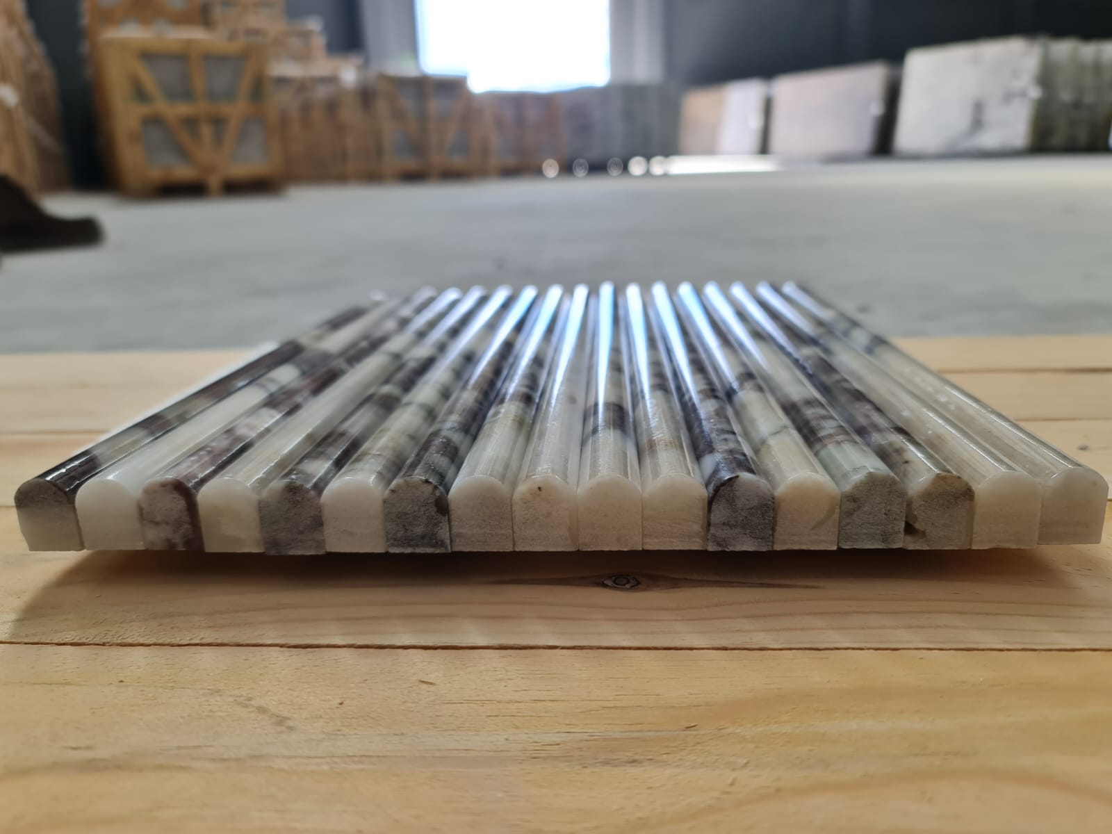 Mouldings · Calacatta Viola Extra Pencil · Polished natural stone moulding — detail photo 5