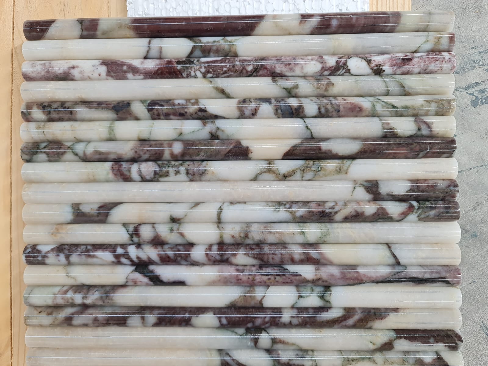 Mouldings · Calacatta Viola Extra Pencil · Polished natural stone moulding — surface and veining