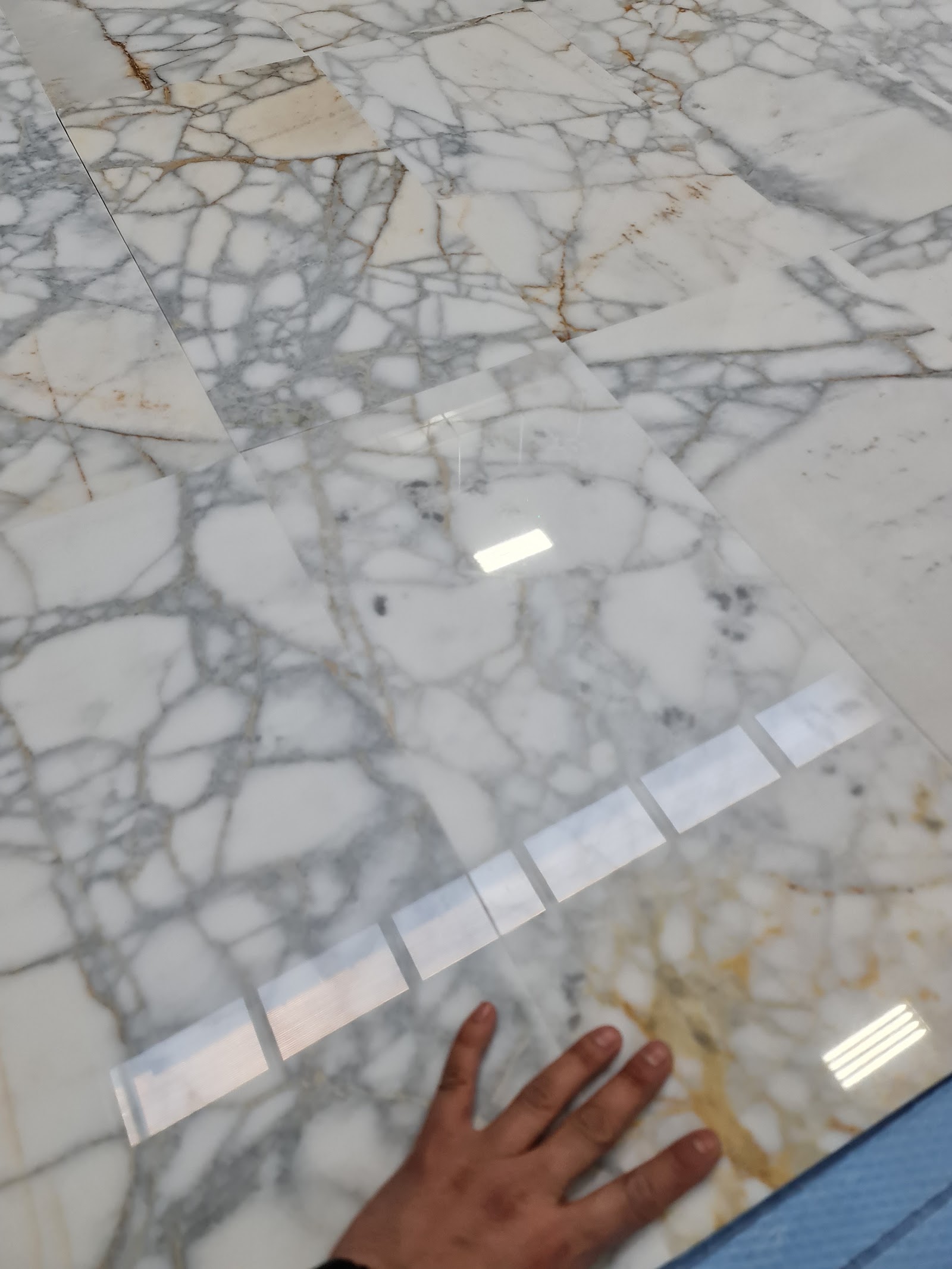 Calacatta Venato Tiles natural stone tile — detail photo 4