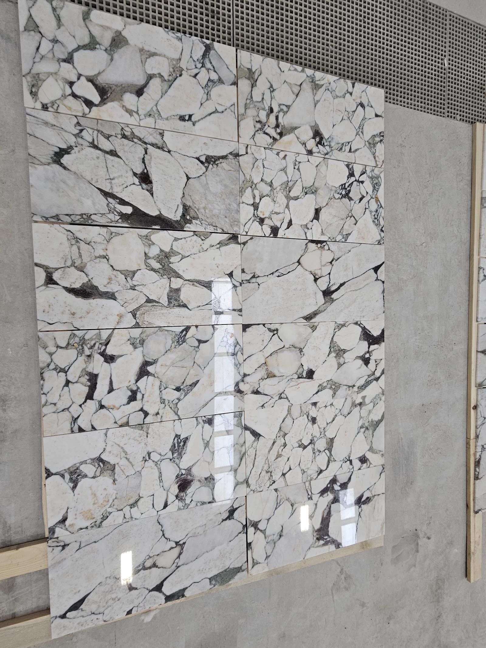 Calacatta Victoria Classic natural stone tile — detail photo 4