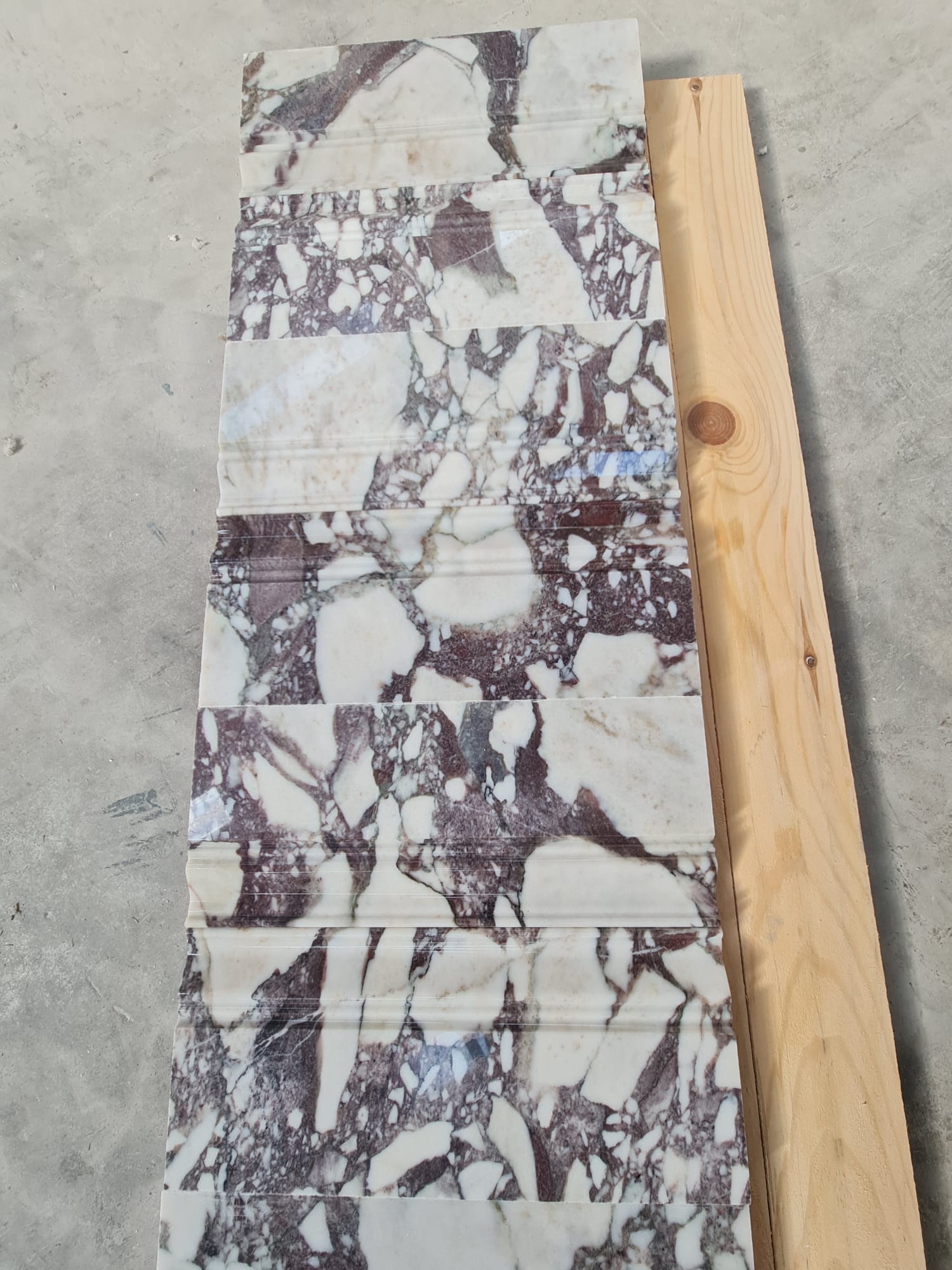Mouldings · Calacatta Viola Extra Base · Polished natural stone moulding — detail photo 2