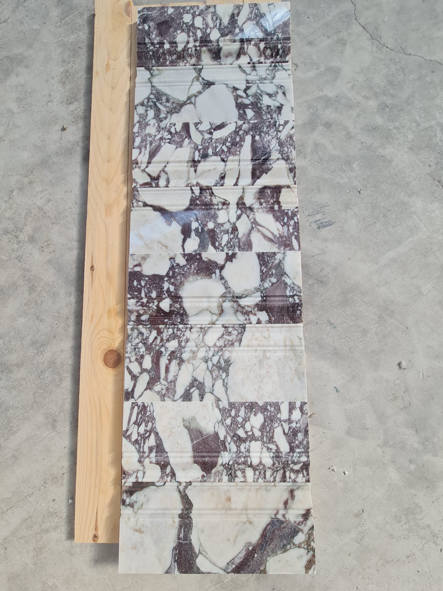Mouldings · Calacatta Viola Extra Base · Polished natural stone moulding — detail photo 4