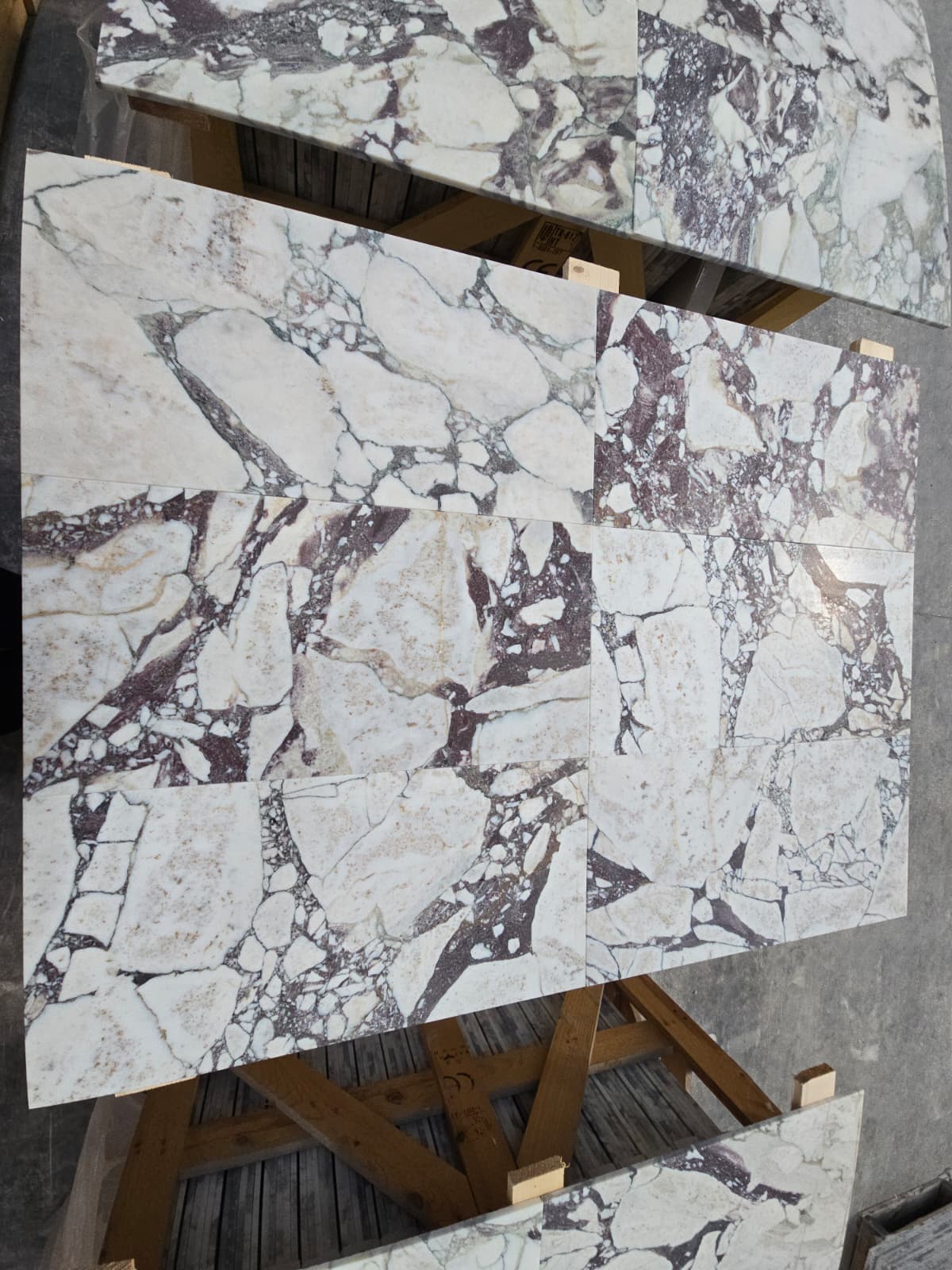 Calacatta Viola Tiles natural stone tile — detail photo 2
