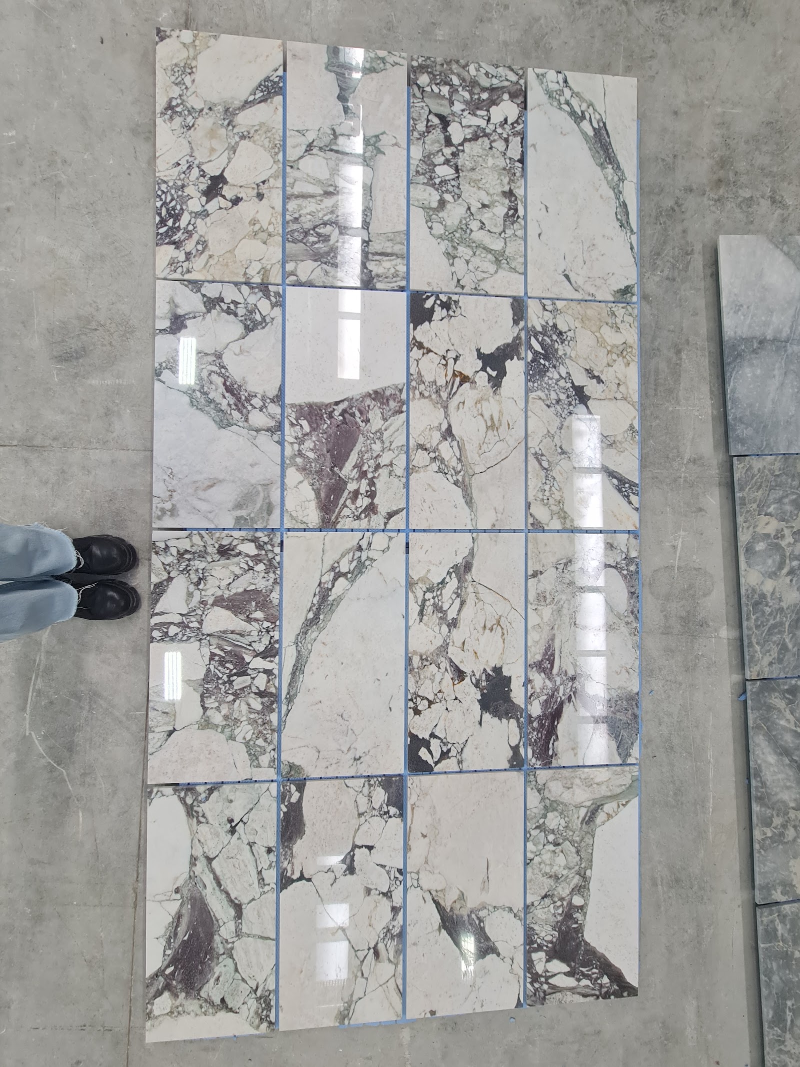 Calacatta Viola natural stone tile — detail photo 3