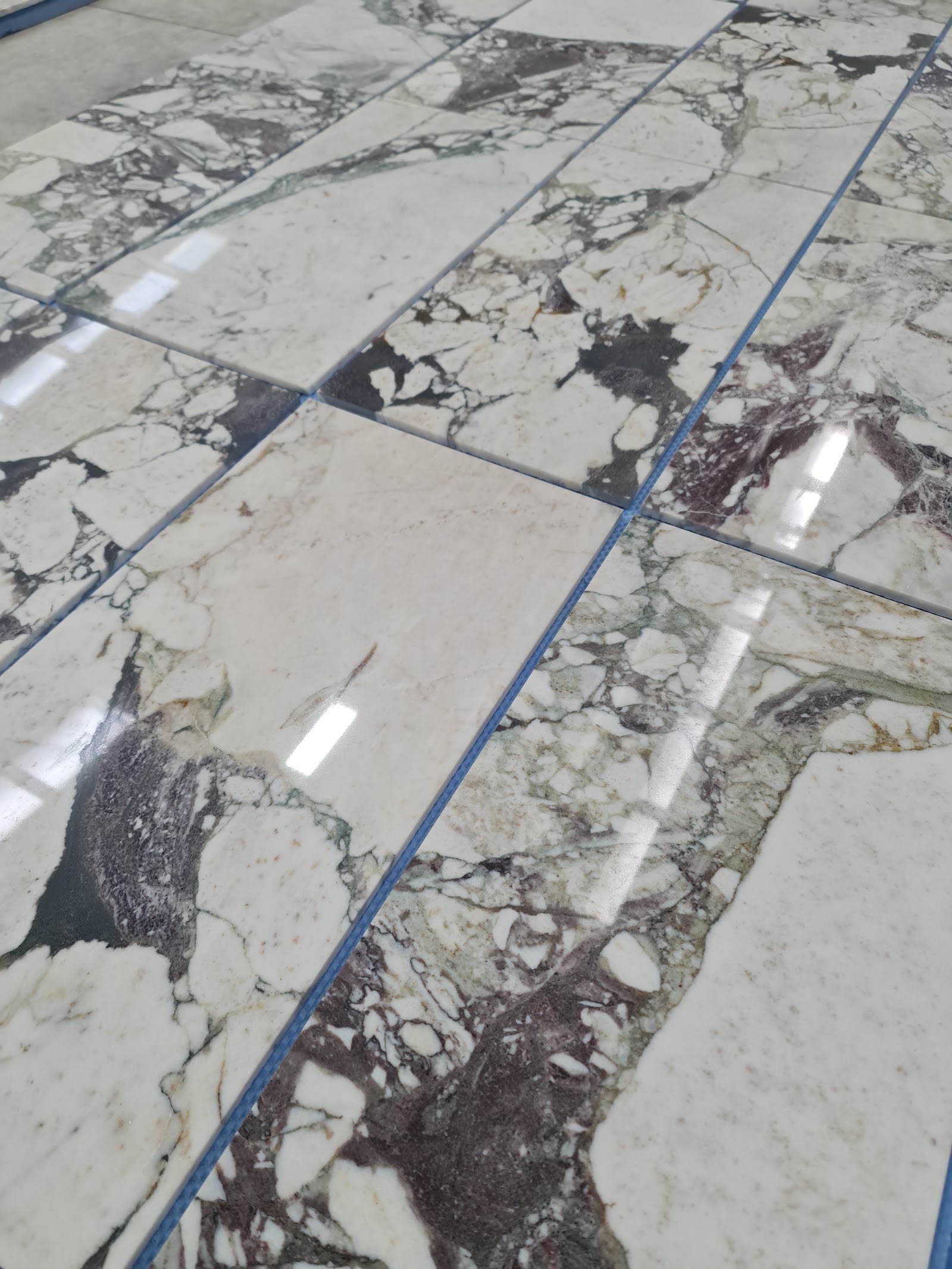 Calacatta Viola natural stone tile — detail photo 5