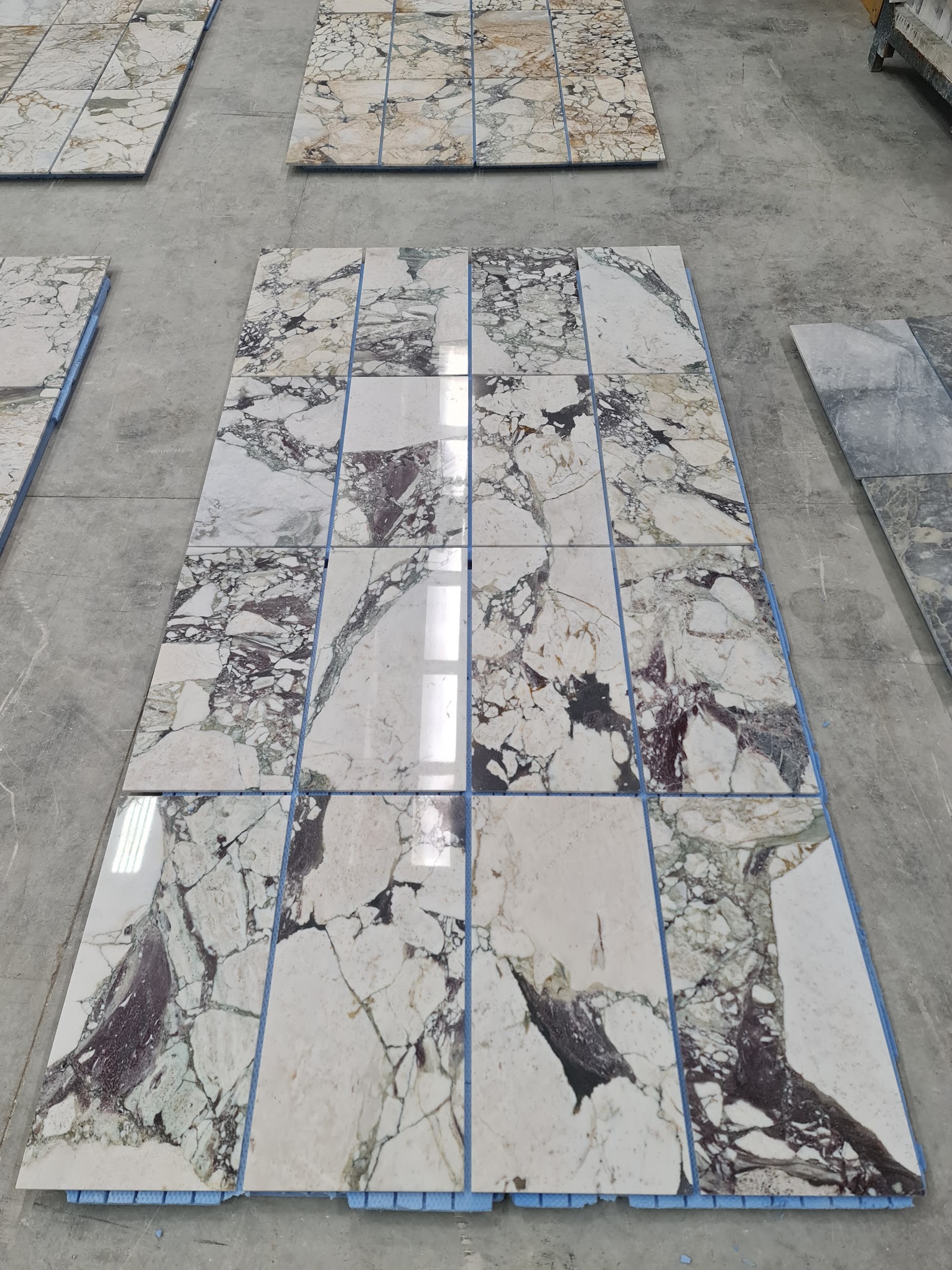 Calacatta Viola natural stone tile — detail photo 4