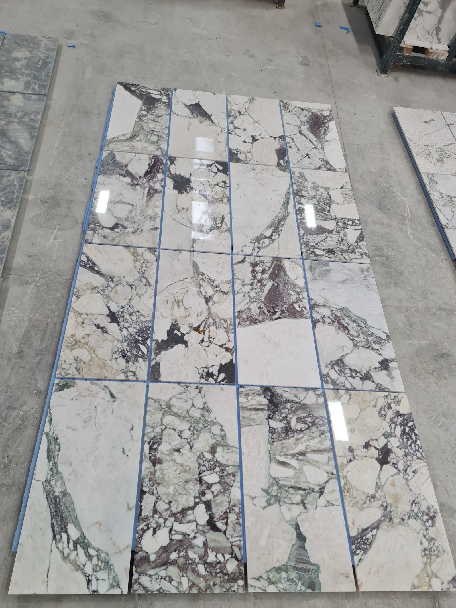 Calacatta Viola natural stone tile — detail photo 2